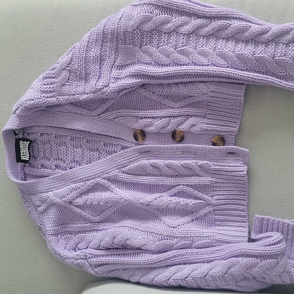 Reclaimed Vintage inspired cropped cable cardigan in lilac - Picture 3 of 7